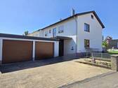 Hausansicht mit Garage - 7 Zimmer Einfamilienhaus zum Kaufen in Nehren