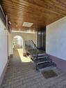 Hauseingang überdacht - 7 Zimmer Einfamilienhaus in Nehren