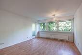 Wohnzimmer mit Balkon - 2-Zimmerwohnung mit Balkon in Kehl