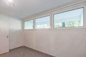 Küche mit großer Fensterfläche - 