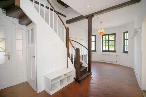 Eingangsbereich - 8 Zimmer Einfamilienhaus zum Kaufen in Langen