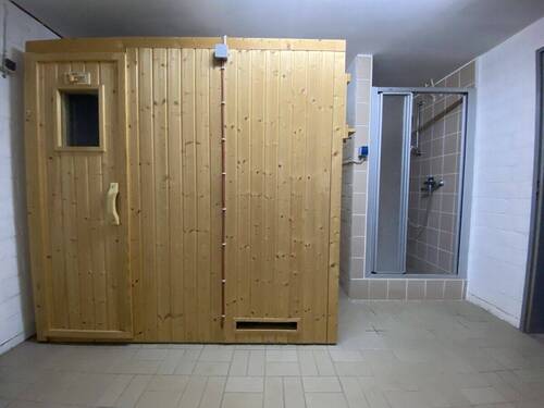 Sauna und Dusche im Keller - 