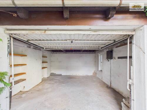 Garage innen – Stauraum und Werkbankmöglichkeiten_14 - 