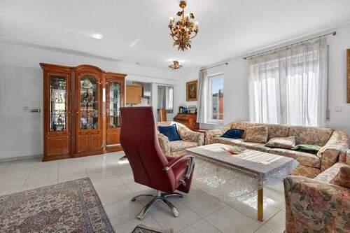 Einblick Wohnzimmer - Etagenwohnung mit 80,00 m&sup2; in Karlsruhe / Innenstadt-Ost zum Kaufen