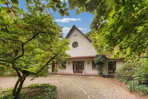 Auffahrt - 9 Zimmer Einfamilienhaus zum Kaufen in Stelle