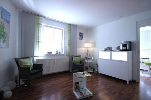 Nr1_1_OG_Podologie Wartezimmer - 6 Zimmer Mehrfamilienhaus, Wohnhaus zum Kaufen in Essen