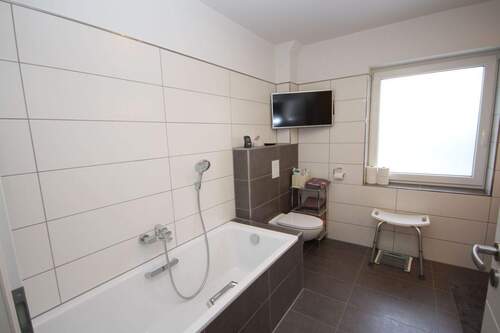 Vollbad mit Duschbereich - 