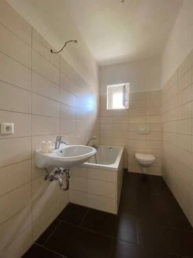 Bad mit Wanne - 