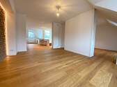 Sehr schöne Räumlichkeiten - 107 m² modern sanierter Altbau plus Spitzboden!