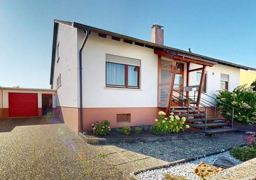 Ansicht - ~~ GEPFLEGTES EFH MIT GARAGE, PARTYKELLER UND GARTEN IN UNVERBAUTER LAGE VON SCHWEIGHOFEN ~~