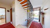 EG Treppenhaus Hauseingang - 7 Zimmer Einfamilienhaus in Schweighofen