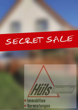 Hüls Immobilien - Mitten im Wald und doch zentral! So eine Lage gibt es selten zu kaufen. Gepflegter kleiner Bungalow mit Teilkeller, Carport in traumhafter La