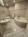 Badezimmer mit Eckbadewanne - 