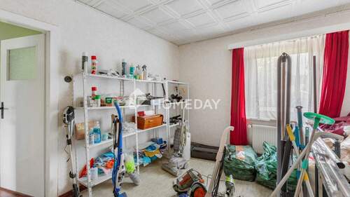 1. OG Schlafzimmer 1 - 