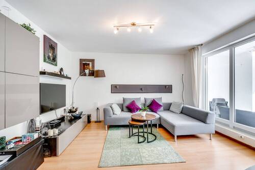 Wohnzimmer - 2 Zimmer Etagenwohnung zum Kaufen in München