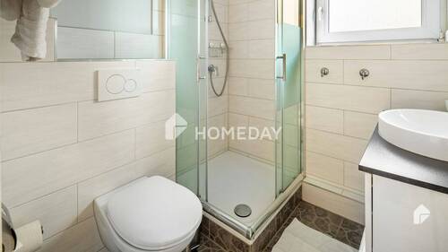 EG Badezimmer 1 2 - 