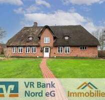 Friesenhaus unter Reet mit Carport und tollem Freizeitgrundstück in Ortsrandlage - Niebüll