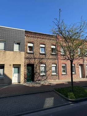 Straßenansicht - Gepflegtes Reihenmittelhaus in Grevenbroich-Stadtmitte!