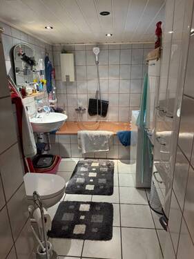 Bad mit Wanne - 