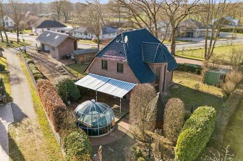Garten mit Jacuzzi und Terrasse - Einfamilienhaus in Heeslingen zum Kaufen