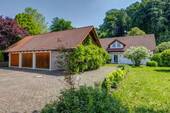 Einfahrt mit Garagenhäuschen - 5 Zimmer Einfamilienhaus zum Kaufen in Maising