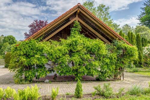 Garagenhäuschen mit Weg zum Haus - Einfamilienhaus mit 192,00 m&sup2; in Maising zum Kaufen