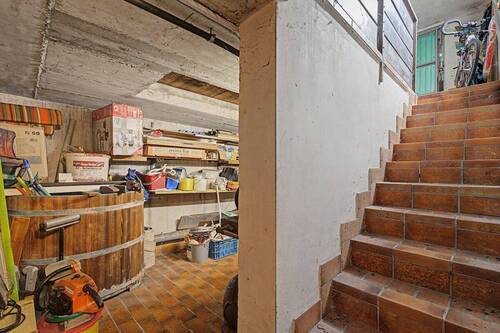 Treppe vom Keller zur Garage - 