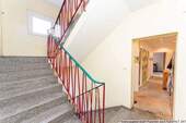 Treppenhaus, Wohnungseingang - 