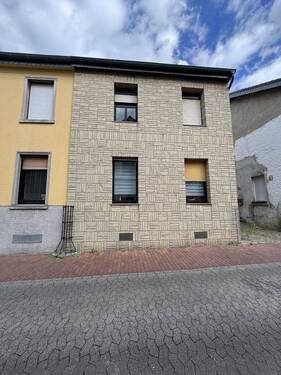 Straßenansicht rechts - 8 Zimmer Einfamilienhaus zum Kaufen in Viersen