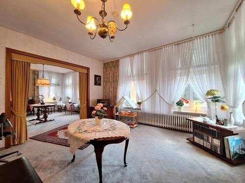 Wohnzimmer - 5 Zimmer Mehrfamilienhaus, Wohnhaus in Weener