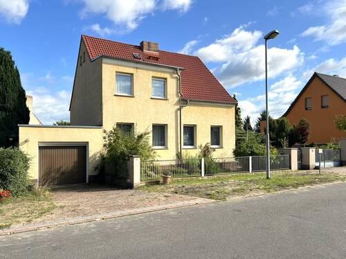 Objektansicht - Beschauliches Einfamilienhaus in Schlaitz mit Garage und Garten in direkter Nähe zur Dübener Heide