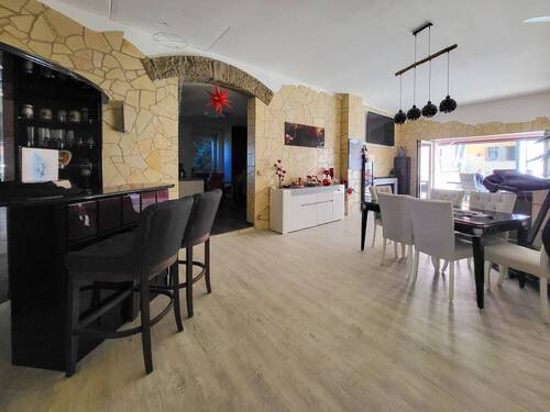 Wohnzimmer - Viel Platz im sanierten Altbau!