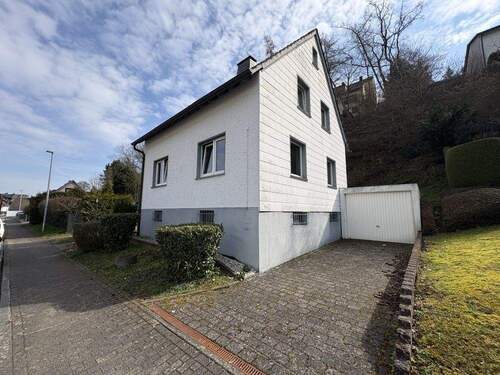 Frontansicht rechts - 5 Zimmer Einfamilienhaus zum Kaufen in Schleiden