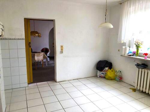 Küche mit Blick zum Flur - 