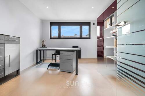 MODERNES ARBEITSZIMMER - 