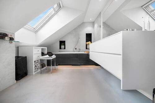 MASTER BADEZIMMER (WANNE & DUSCHE) - HIGHTECH TRIFFT AUF LUXUS: Purer Luxus auf 135 m²