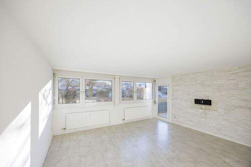 Wohnzimmer - 4 Zimmer Etagenwohnung zum Kaufen in Bietigheim-Bissingen