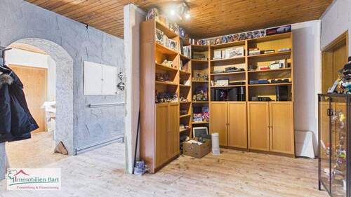 Flur - Mehrfamilienhaus, Wohnhaus in Mettlach/Tünsdorf