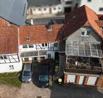 Mehrfamilienhaus mit 307 m² Wohnfläche, 2 Wohnungen, 2 Gewerbeeinheiten und 755 m² Grundstück - Hasselroth Niedermittlau