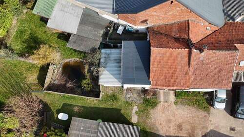 Grundstück mit Garten und Naturteich - 2 Zimmer Mehrfamilienhaus, Wohnhaus in Hasselroth
