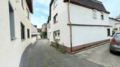 Bild 1 - Renovierungsbedürftiges Einfamilienhaus mit Potential Garage und Keller in Rheinbrohl im Zentrum