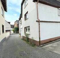Renovierungsbedürftiges Einfamilienhaus mit Potential Garage und Keller in Rheinbrohl im Zentrum