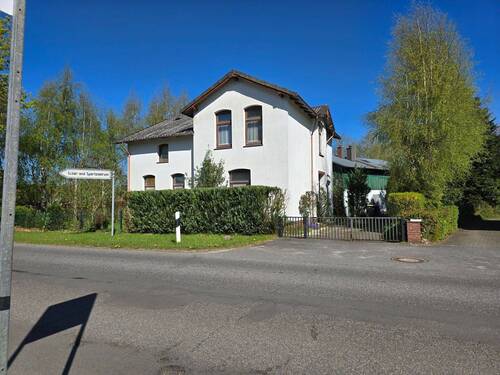 Straßenansicht .jpg - 6 Zimmer Einfamilienhaus in Nortorf