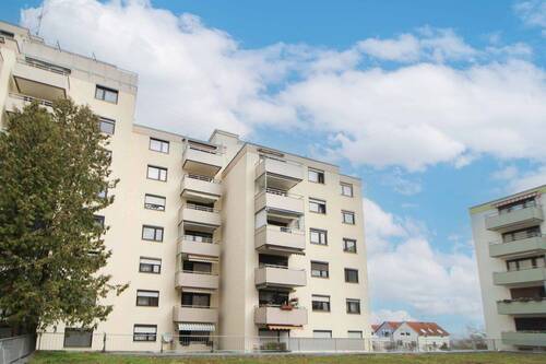 Rückansicht - Penthouse-Wohnung mit Weitblick, Balkon, Aufzug und TG-Stellplatz in ruhiger Lage von Hochdorf