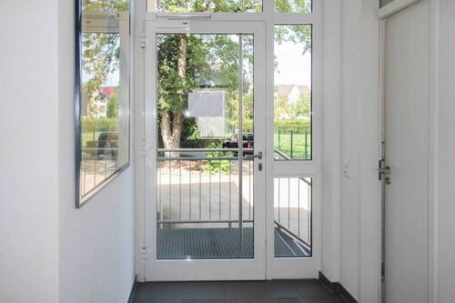 Eingangsbereich_Praxis - 1 Zimmer Mehrfamilienhaus, Wohnhaus zum Kaufen in Solingen