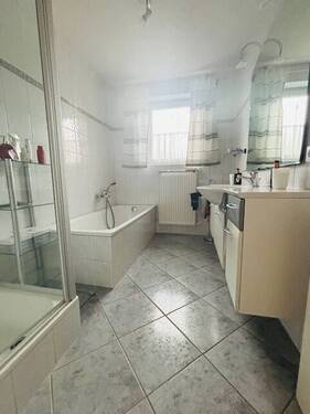 Tageslichtbadezimmer EG - 
