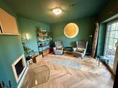 Kaminzimmer mit offenem Kamin - 