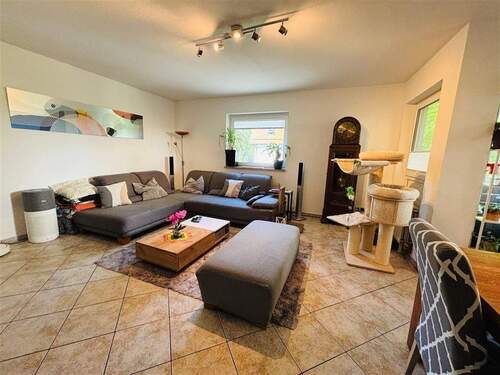 Wohnzimmer - Etagenwohnung mit 84,70 m² in Kassel zum Kaufen