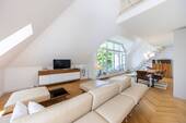 Wohnzimmer - AIGNER - Stilvolle Maisonettewohnung im Dachgeschoss