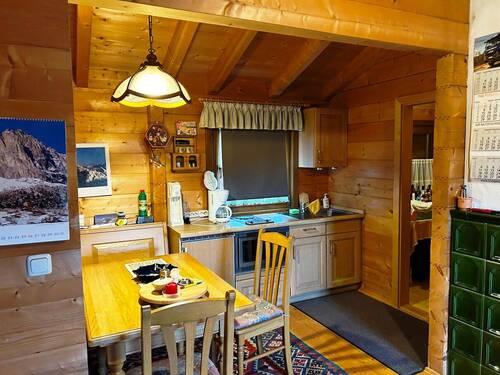 Küche mit Essbereich und Nebenraum - 